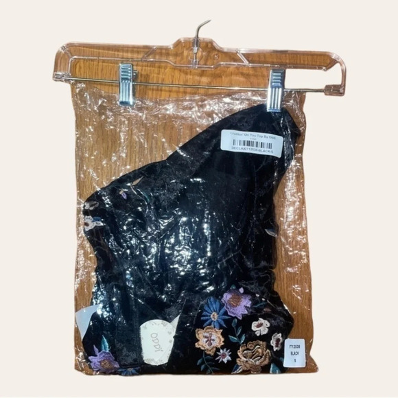 💥NWT💥 ODDY VELVET EMBROIDERED LONG SLEEVE TOP NEVER WORE PERFECT CONDITION - Picture 10 of 13